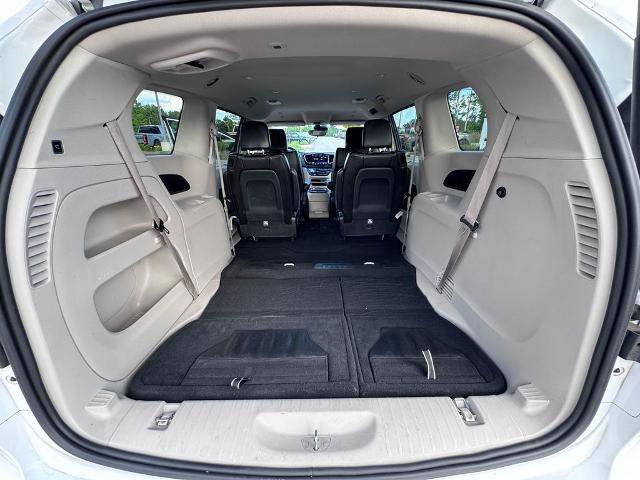 Used 2023 Chrysler Pacifica Touring-L FWD image 16