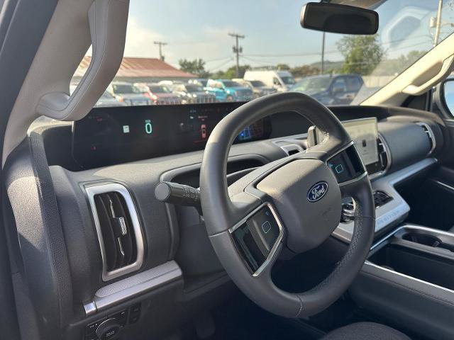 Certified 2025 Ford Expedition Active AWD/4WD image 21