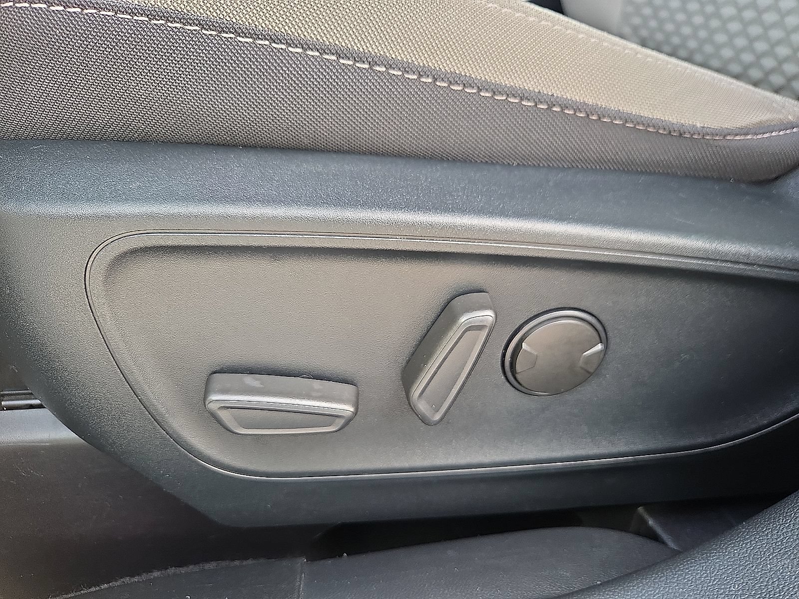 Certified 2020 Ford Escape SE FWD image 15