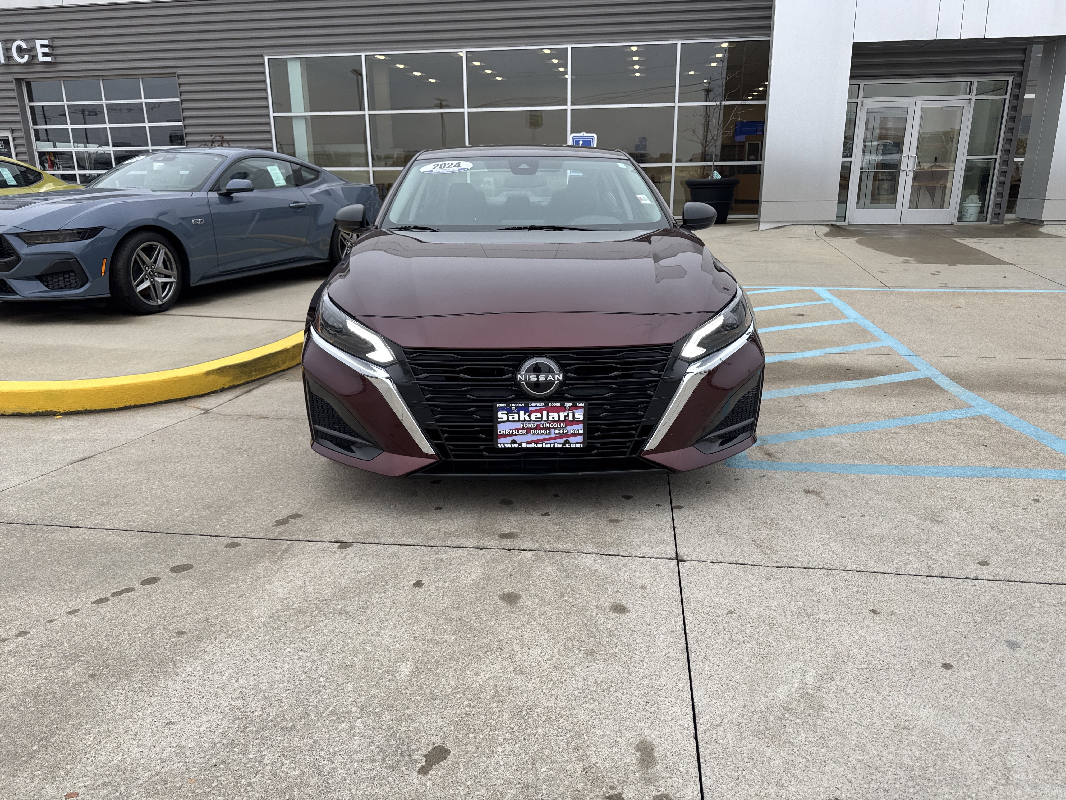 Used 2024 Nissan Altima 2.5 SV image 2