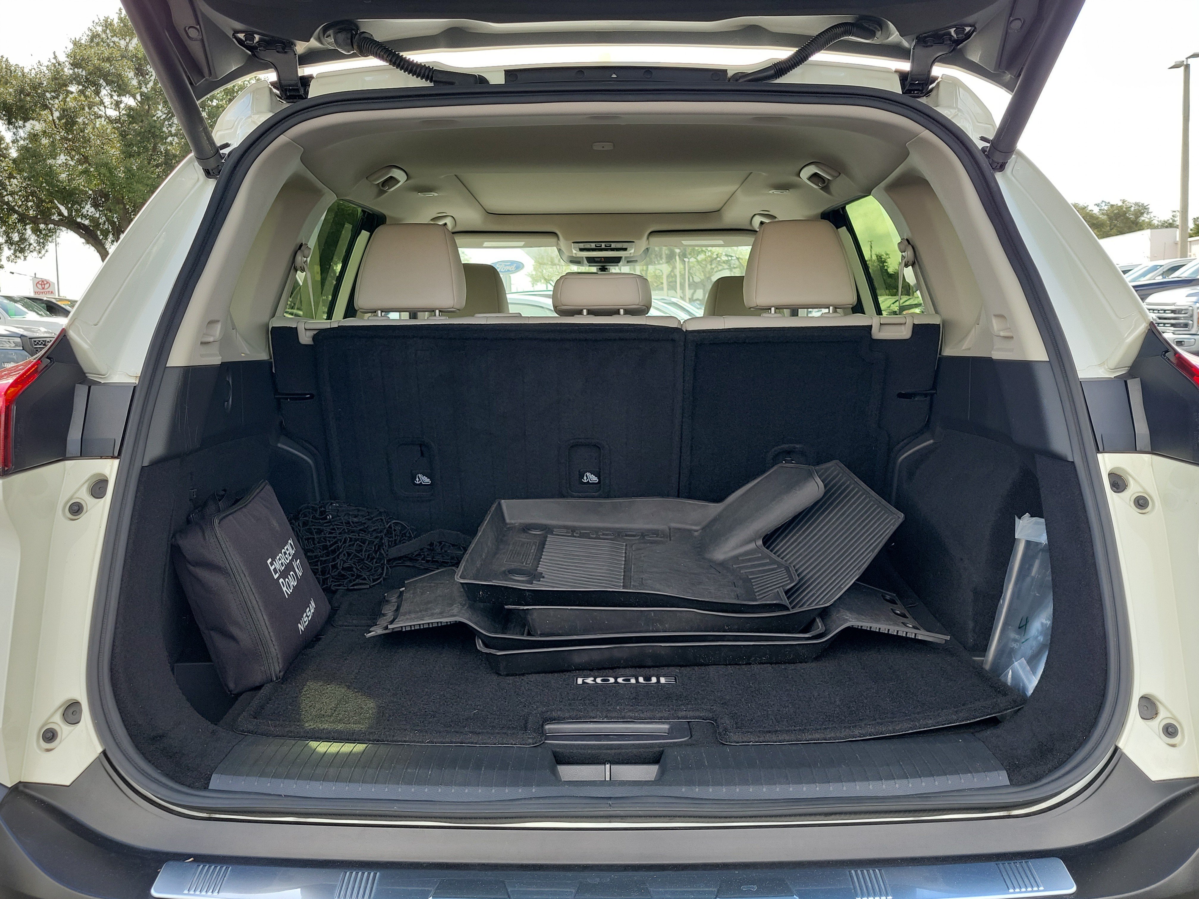 Used 2023 Nissan Rogue SL w/ SL Premium Package FWD image 10