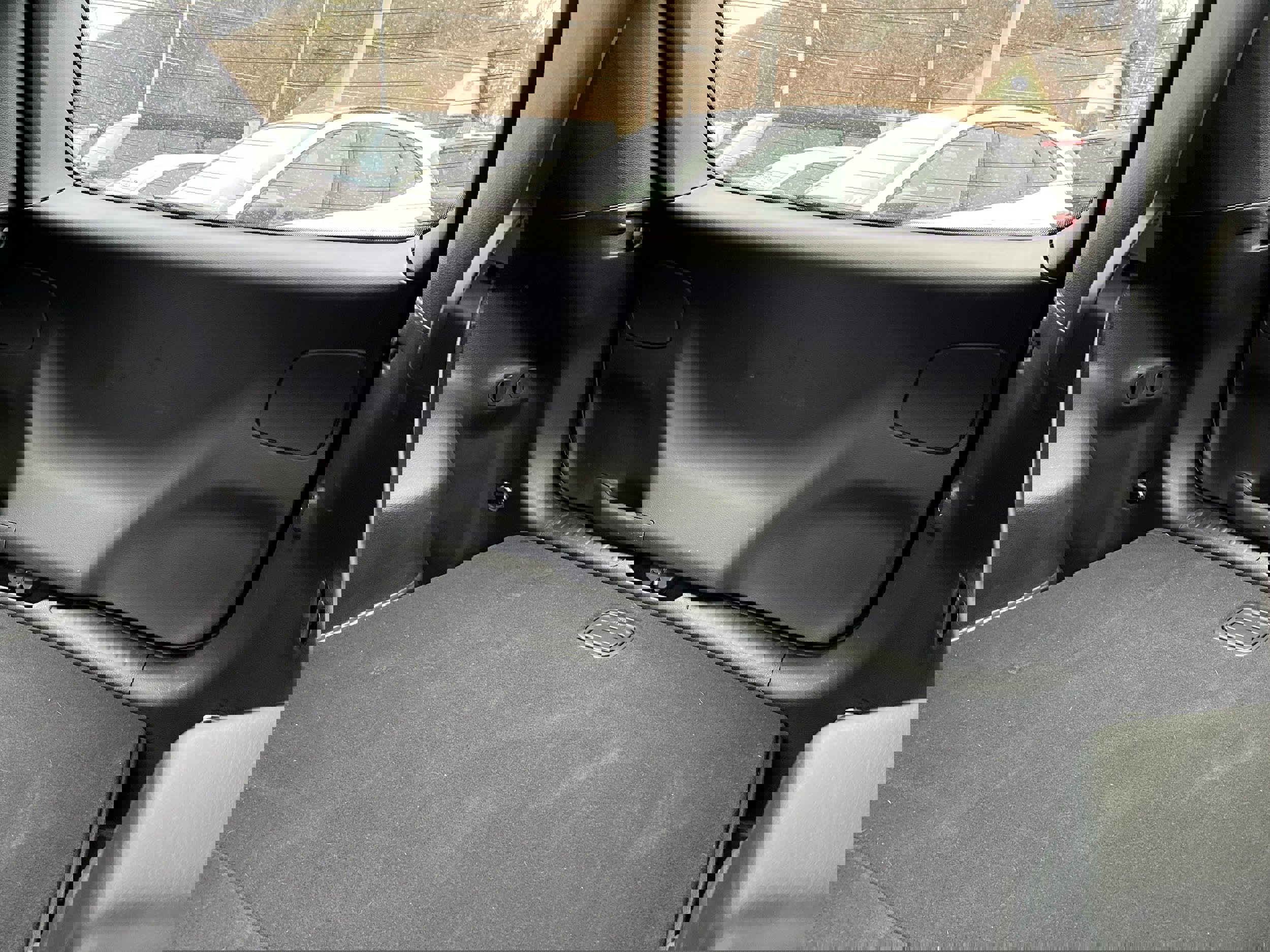 Used 2019 Jeep Cherokee Limited image 14