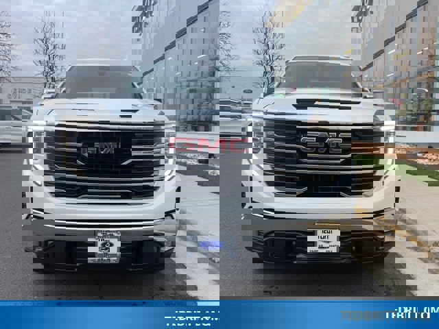 Used 2022 GMC Sierra 1500 SLT w/ SLT Convenience Package image 2