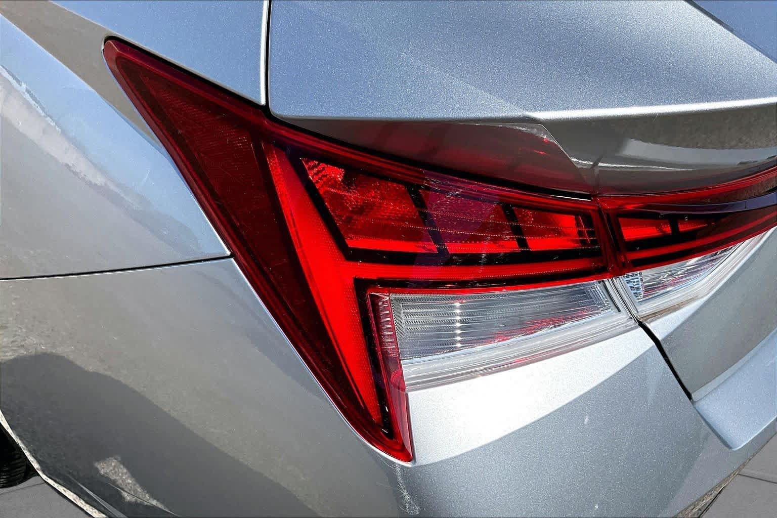Used 2022 Hyundai Elantra SEL w/ Convenience + Premium Package FWD image 28