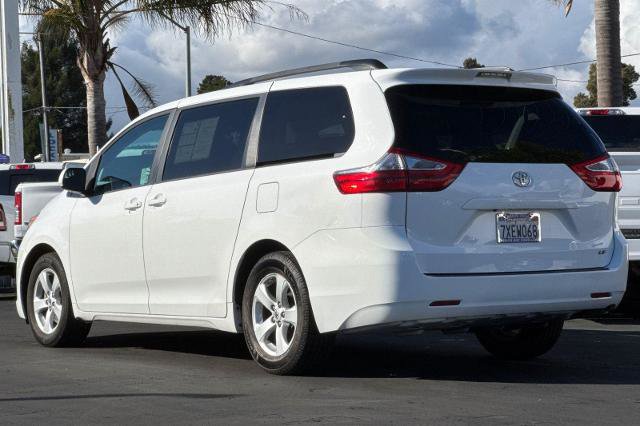 Used 2017 Toyota Sienna LE image 27