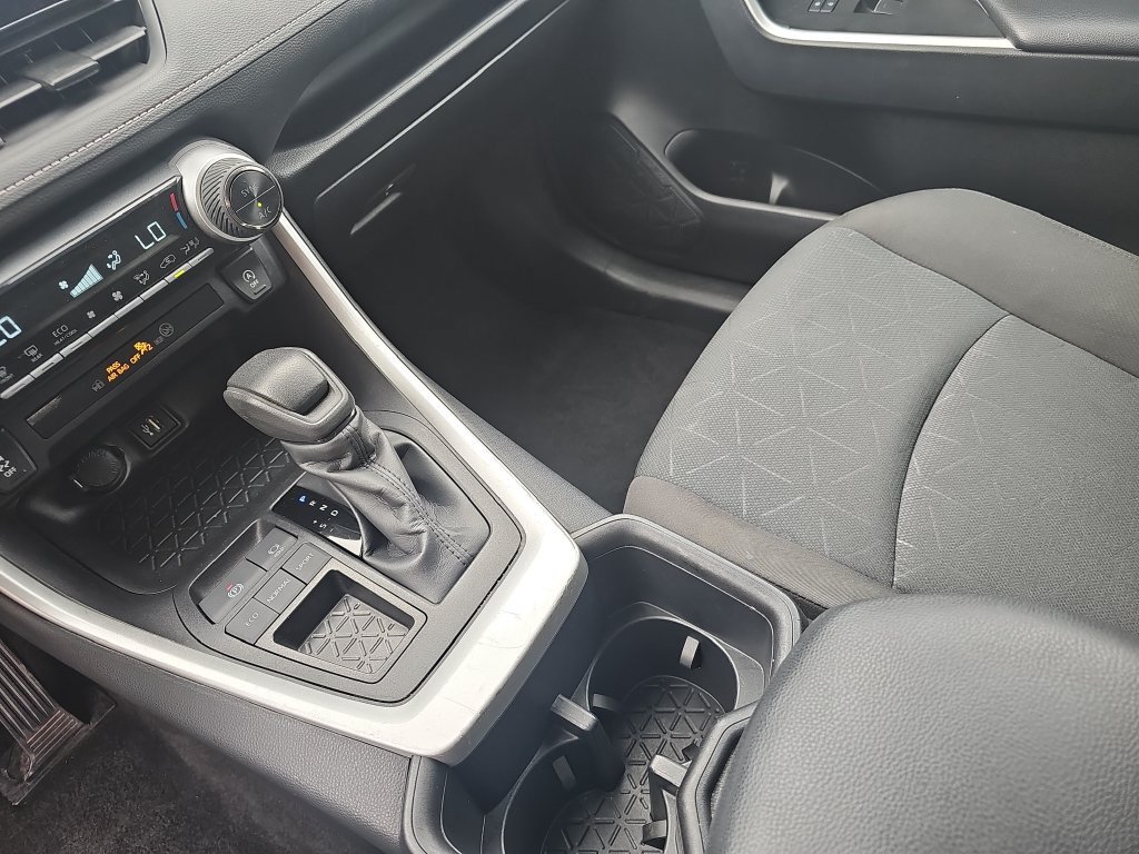Used 2025 Toyota RAV4 XLE FWD image 23