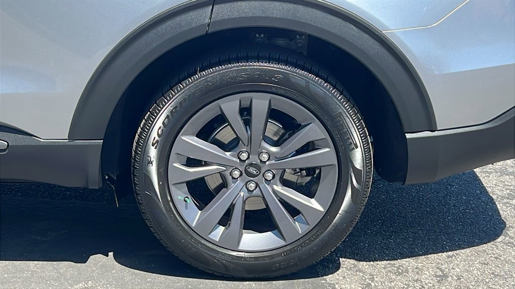 Certified 2023 Ford Explorer XLT w/ Equipment Group 202A RWD image 6