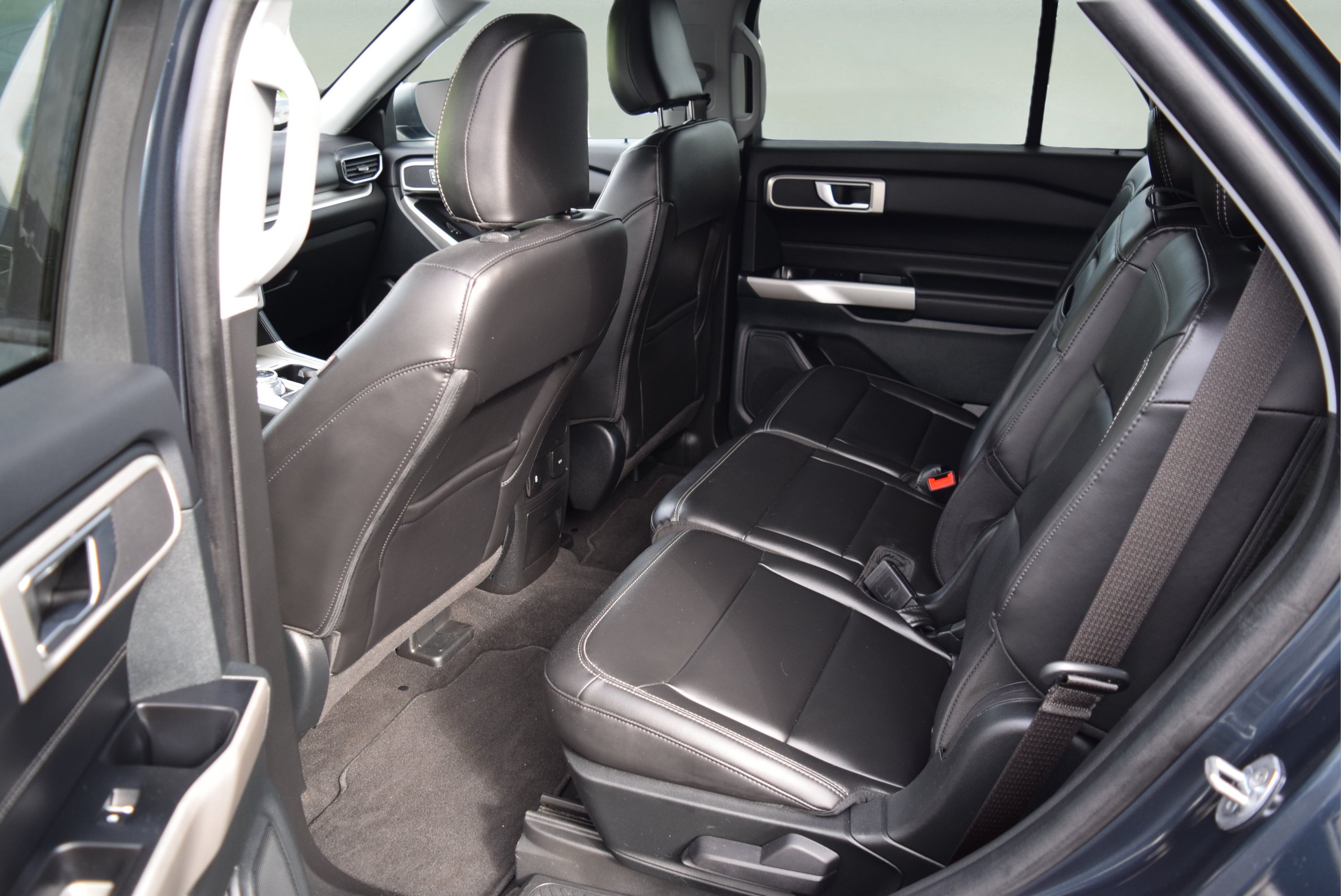 Certified 2023 Ford Explorer XLT w/ Equipment Group 202A AWD/4WD image 8