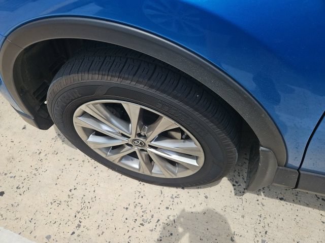 Used 2018 Toyota RAV4 Limited AWD/4WD image 5