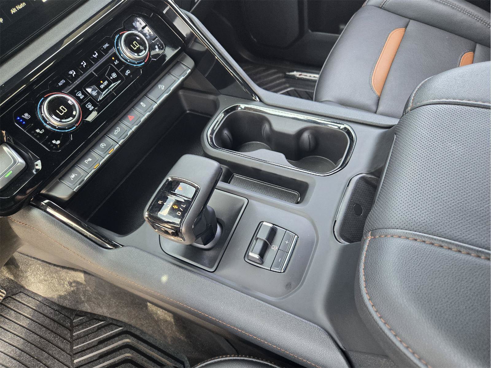 Used 2025 GMC Sierra 1500 AT4 w/ AT4 Premium Package AWD/4WD image 19
