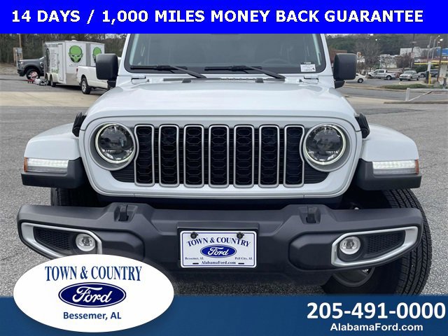 Used 2025 Jeep Wrangler Sahara image 8