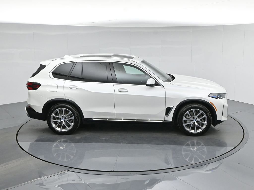 Used 2025 BMW X5 xDrive50e image 11