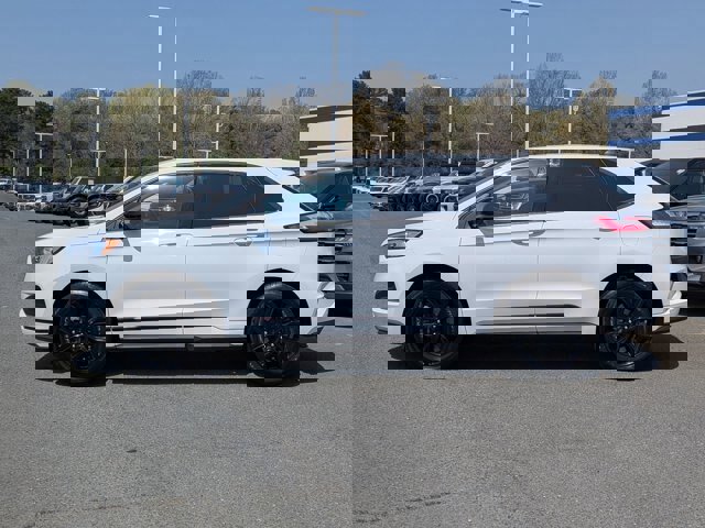 Certified 2024 Ford Edge SE w/ Black Appearance Package image 2