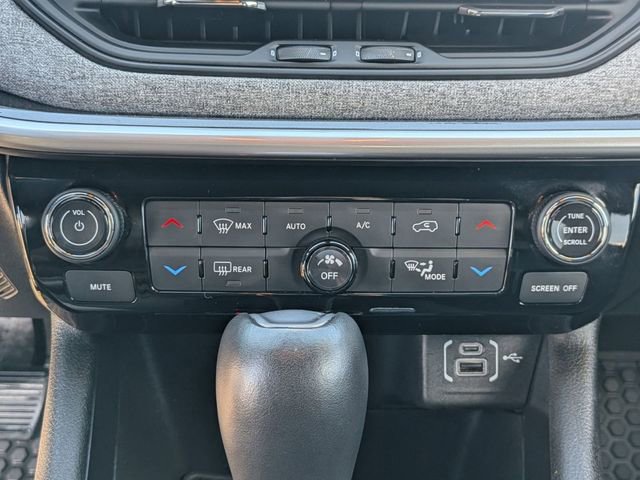 Used 2025 Jeep Compass Latitude w/ Sun & Sound Group AWD/4WD image 23