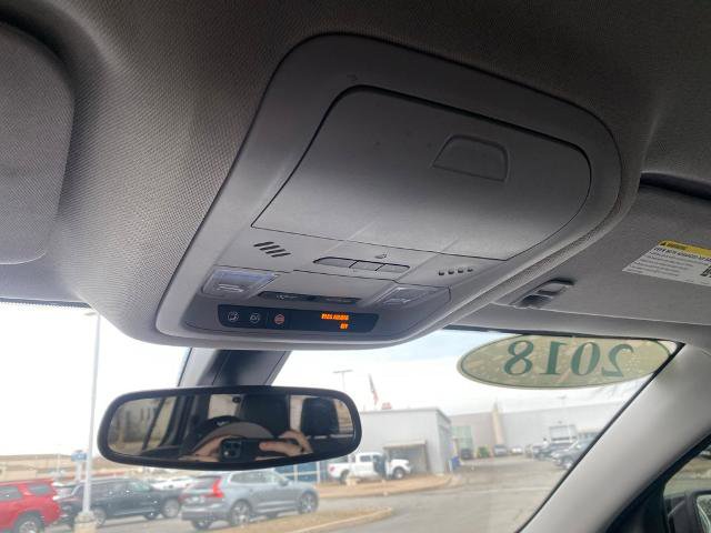 Used 2018 GMC Acadia SLT image 25