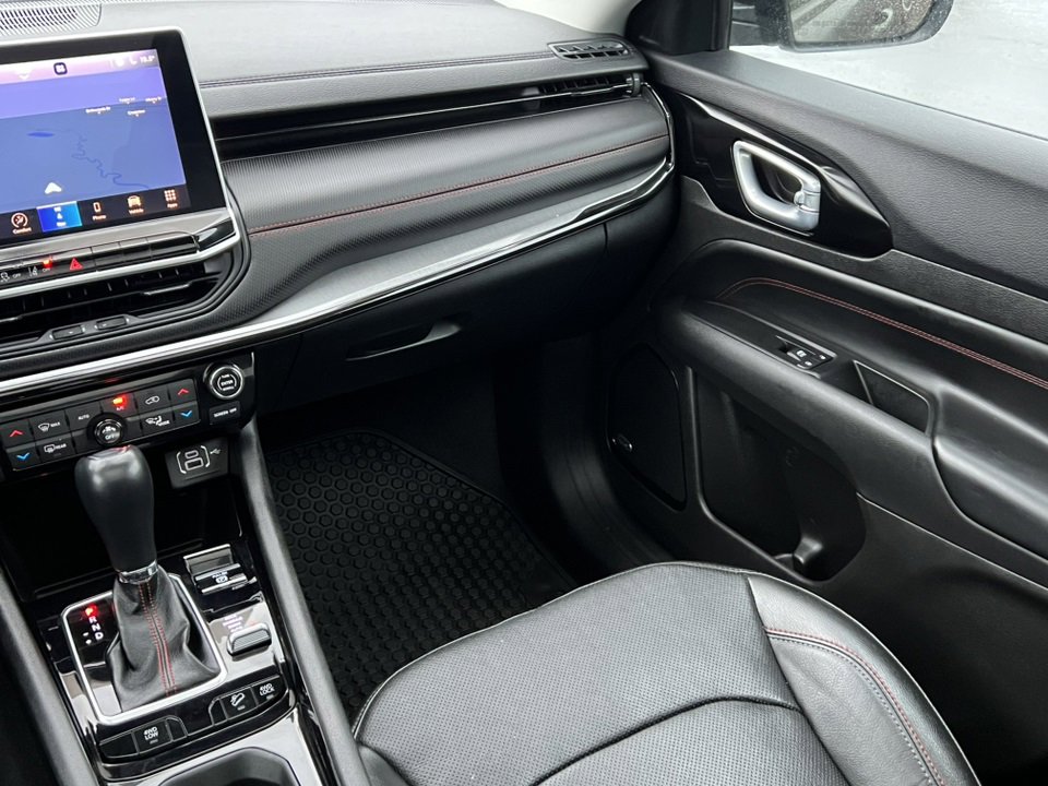 Used 2022 Jeep Compass Trailhawk w/ Trailhawk Elite Group image 32