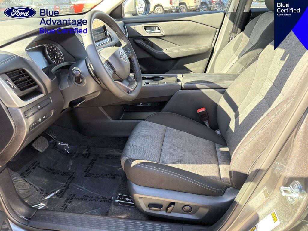 Used 2026 Nissan Rogue SV w/ Cold Weather Package FWD image 32