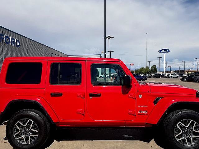 Used 2024 Jeep Wrangler Unlimited Sahara AWD/4WD image 3