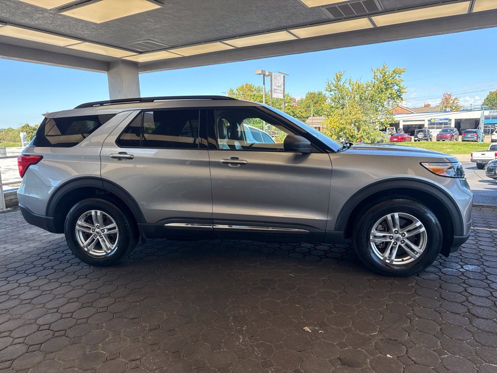 Certified 2023 Ford Explorer XLT w/ Equipment Group 202A AWD/4WD image 5