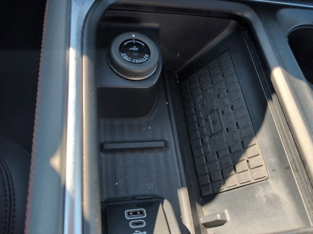 Certified 2025 Ford Expedition Active image 14