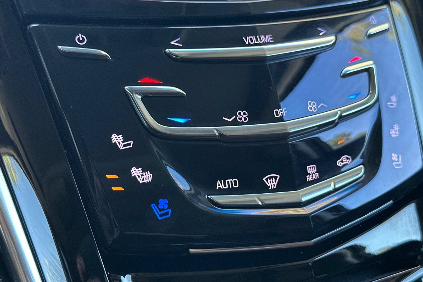 Used 2018 Cadillac Escalade Premium Luxury AWD/4WD image 30