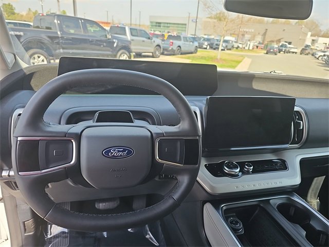 Certified 2025 Ford Expedition Active image 17