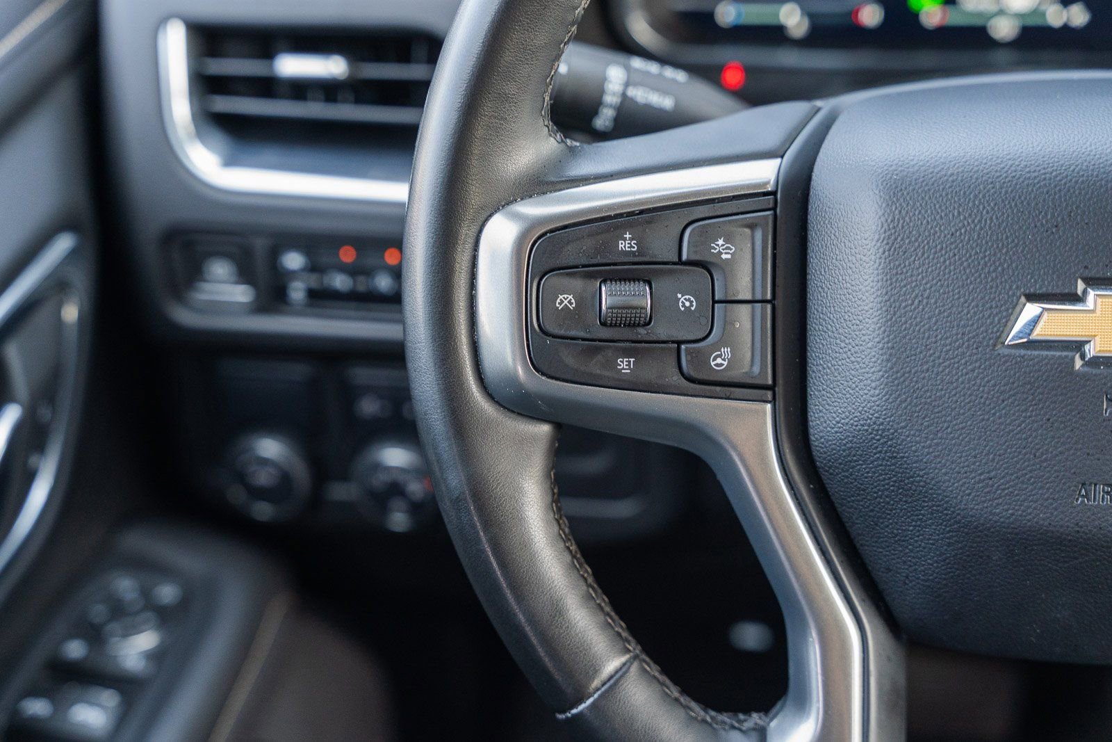 Used 2023 Chevrolet Suburban Premier image 29