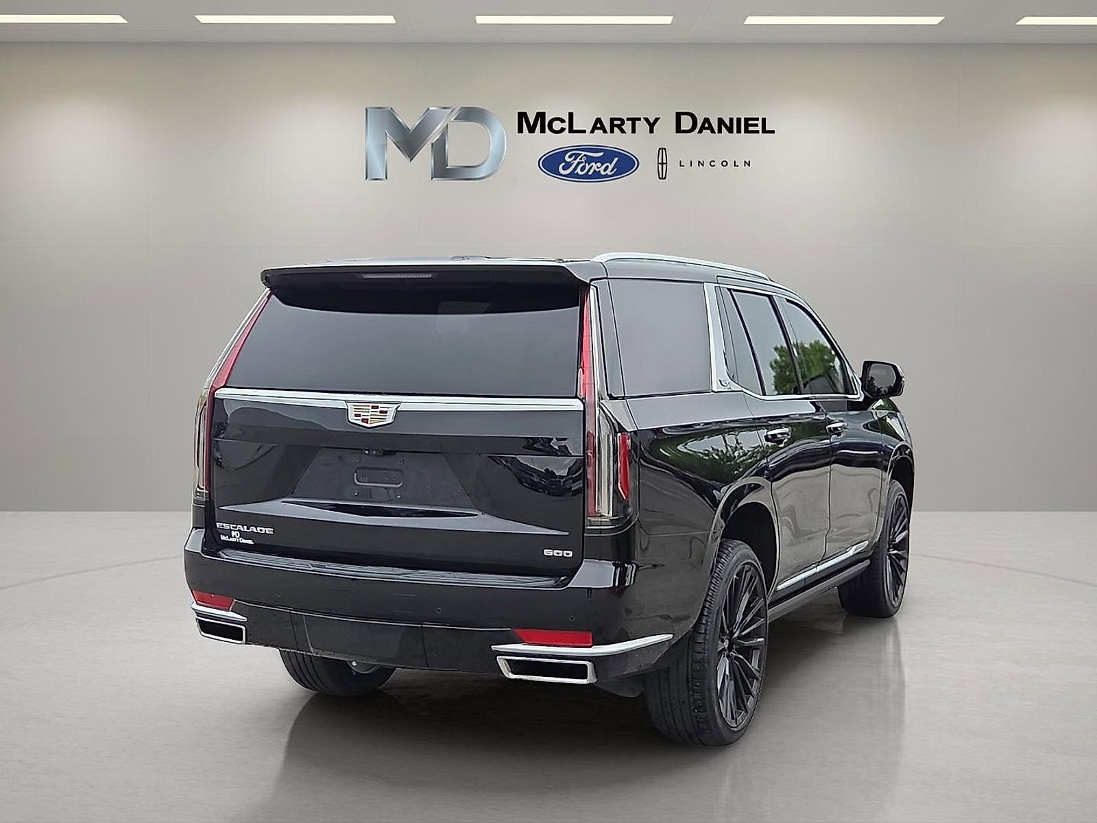 Used 2021 Cadillac Escalade Premium Luxury w/ Driver Assist Tech Package AWD/4WD image 5