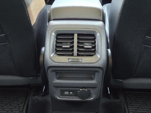 Used 2021 Volkswagen Tiguan SE w/ Panoramic Sunroof Package FWD image 29