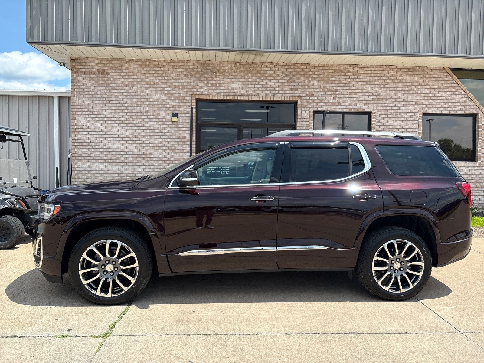 Used 2020 GMC Acadia Denali w/ Technology Package AWD/4WD image 3