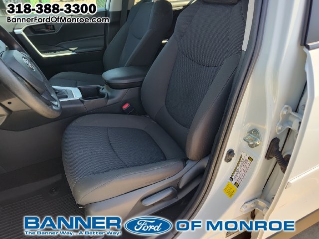 Used 2022 Toyota RAV4 LE FWD image 17