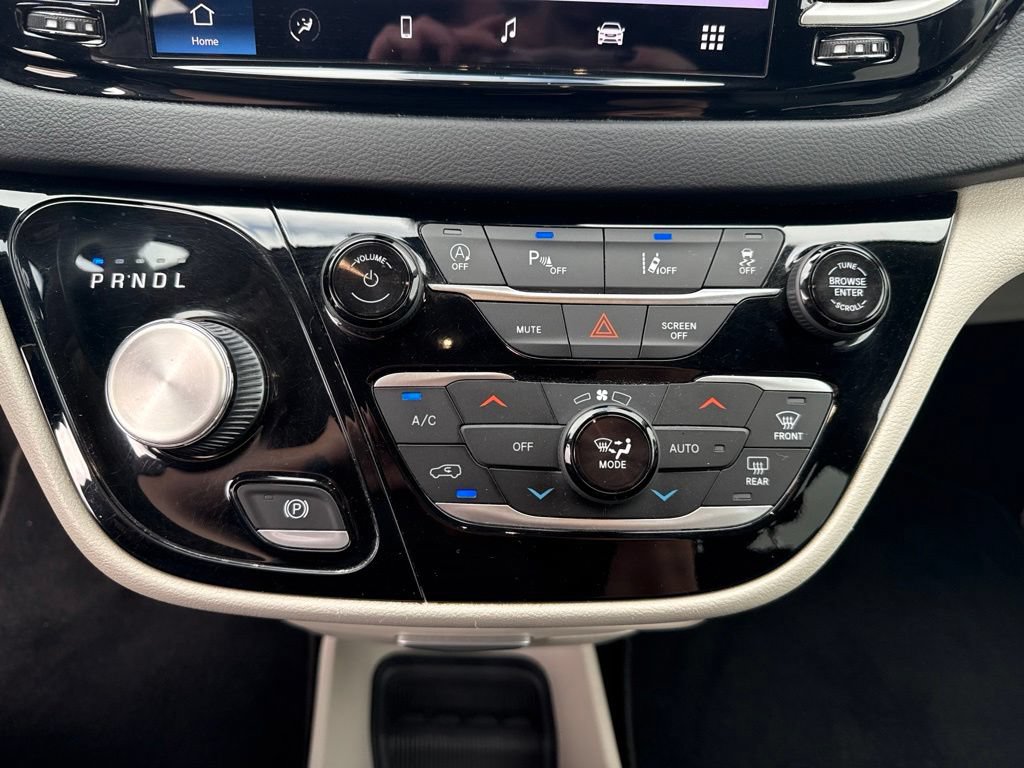 Used 2022 Chrysler Pacifica Touring-L FWD image 24