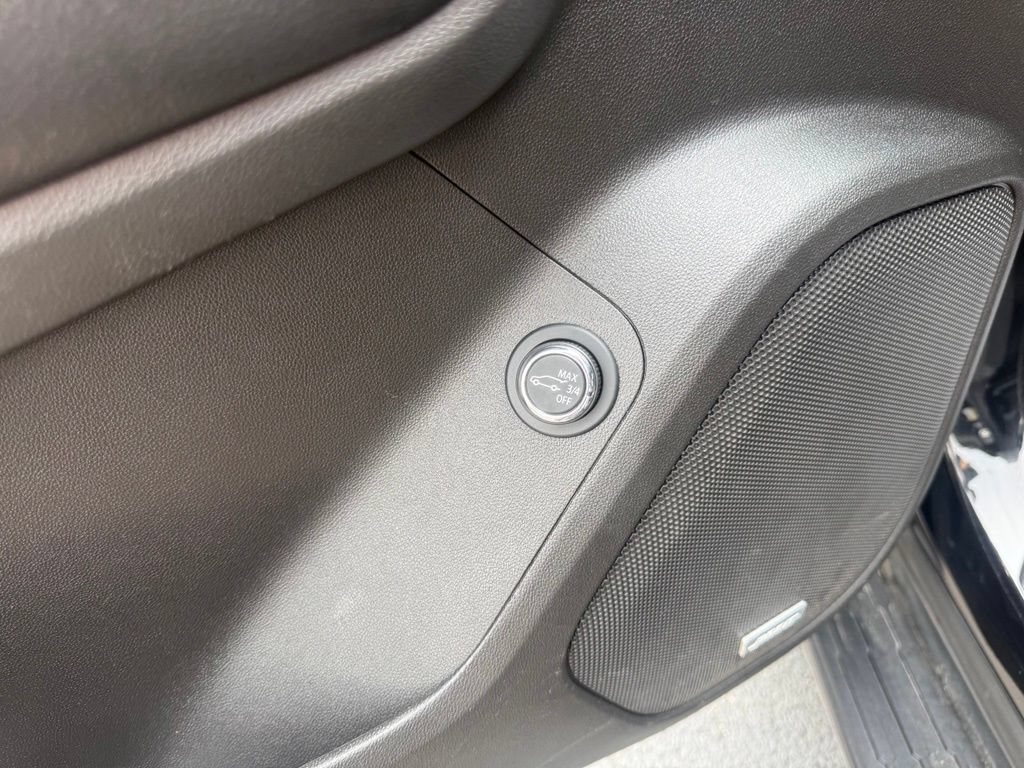 Used 2019 GMC Acadia SLT w/ LPO, Floor Liner Package AWD/4WD image 23