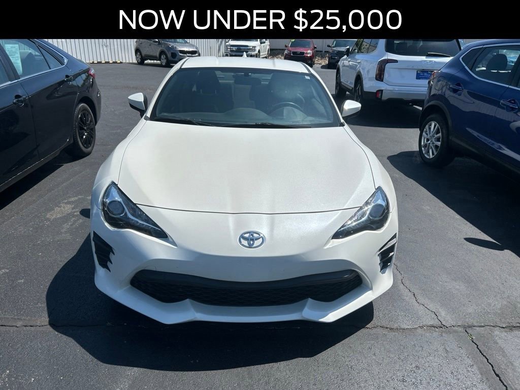 Used 2017 Toyota 86 RWD image 3