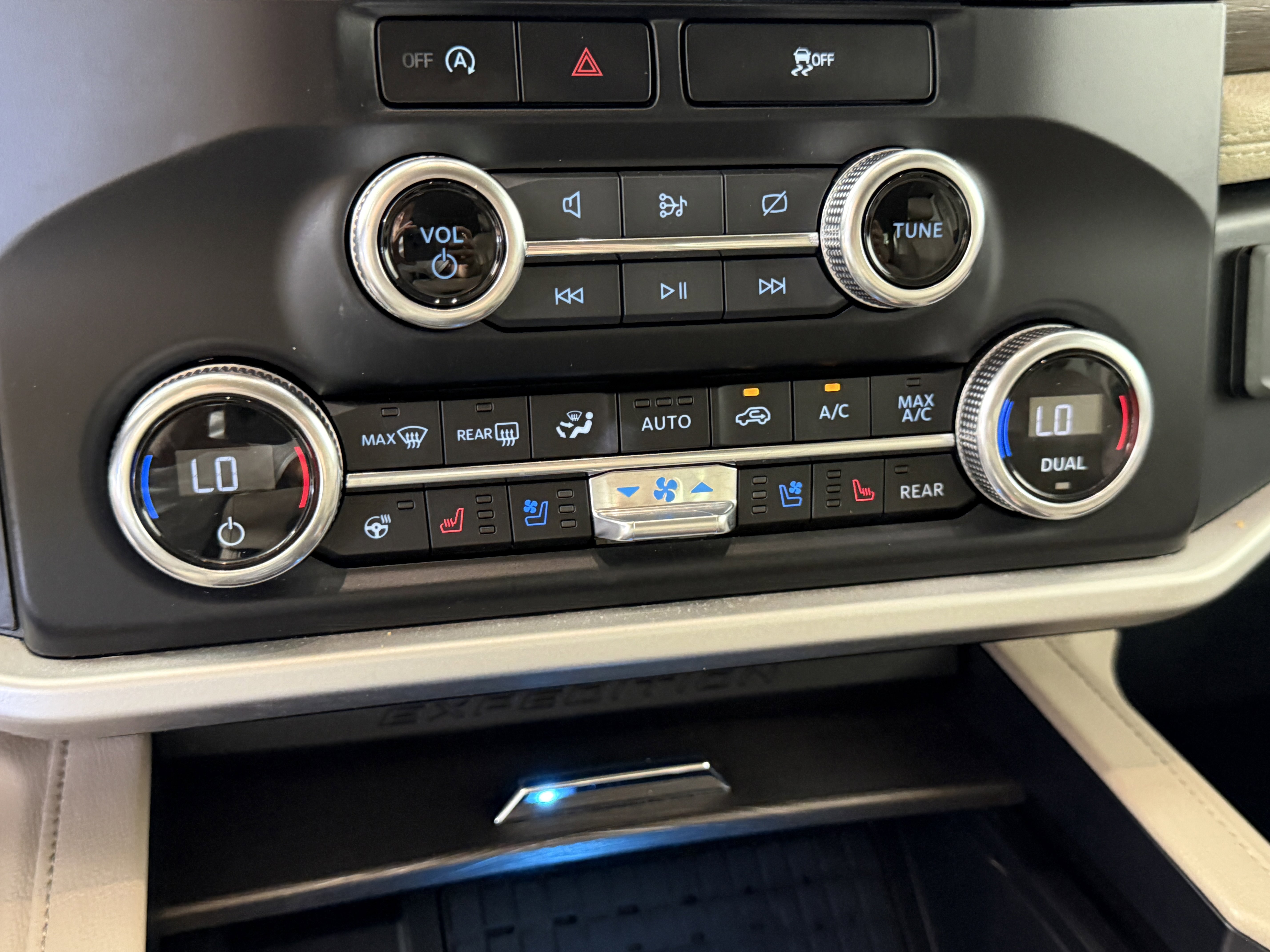 Certified 2024 Ford Expedition Limited image 24