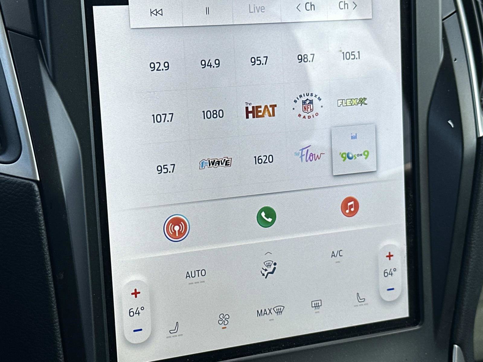 Certified 2024 Ford Edge SEL image 19