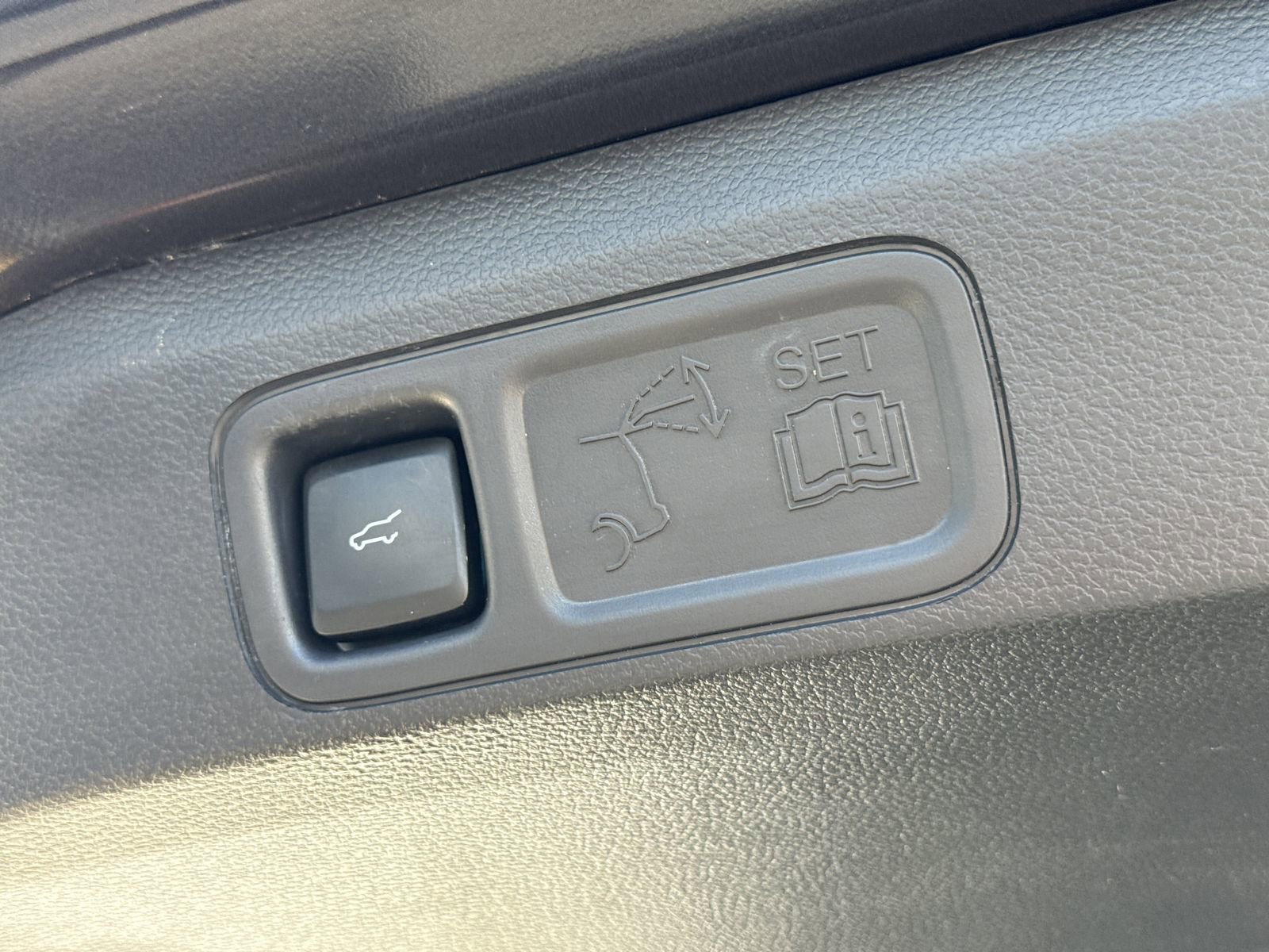 Certified 2024 Ford Expedition XLT image 9