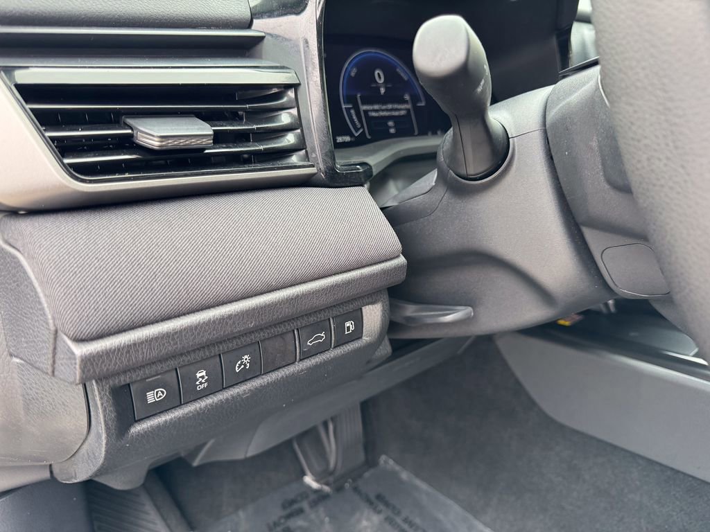 Used 2025 Toyota Camry LE image 11