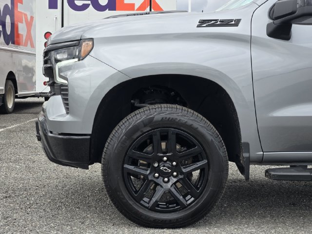 Used 2025 Chevrolet Silverado 1500 LT Trail Boss w/ Convenience Package II AWD/4WD image 9
