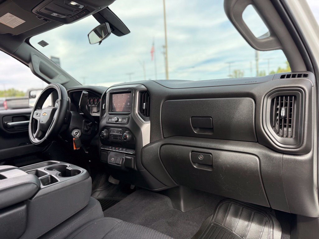 Used 2020 Chevrolet Silverado 1500 Custom w/ Custom Value Package AWD/4WD image 13