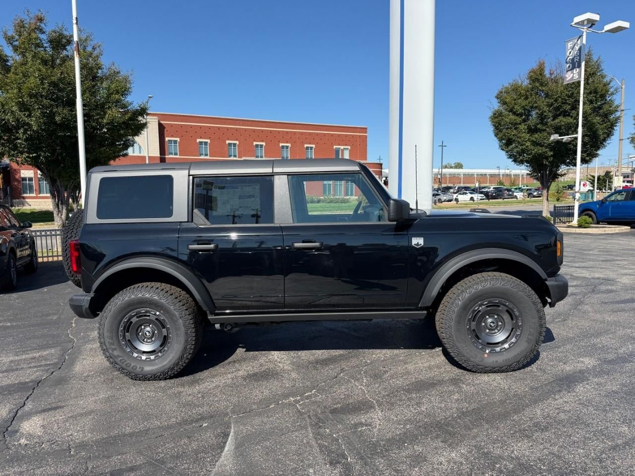 Certified 2025 Ford Bronco Big Bend w/ Black Diamond Package AWD/4WD image 5