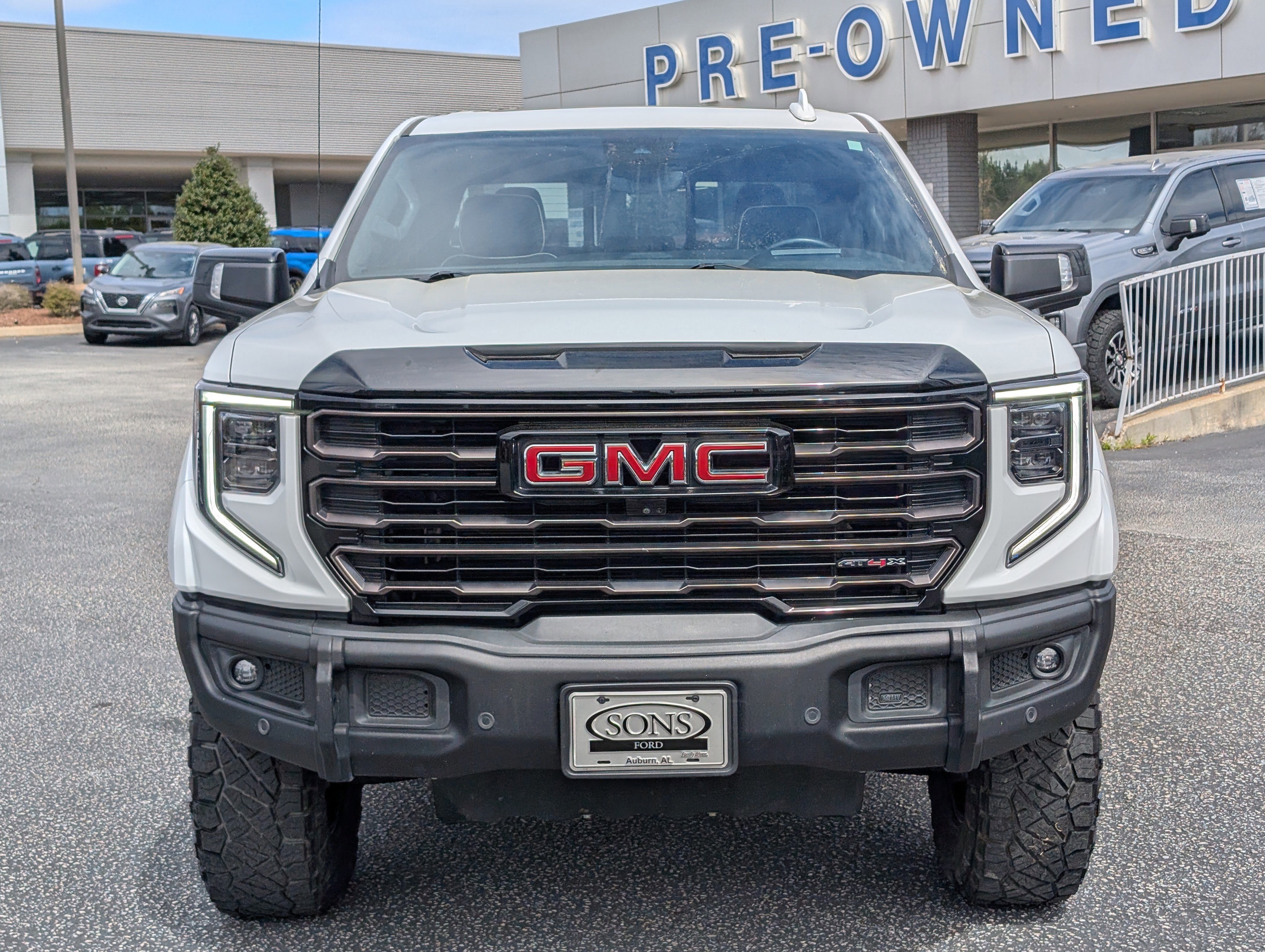 Used 2023 GMC Sierra 1500 AT4X image 9