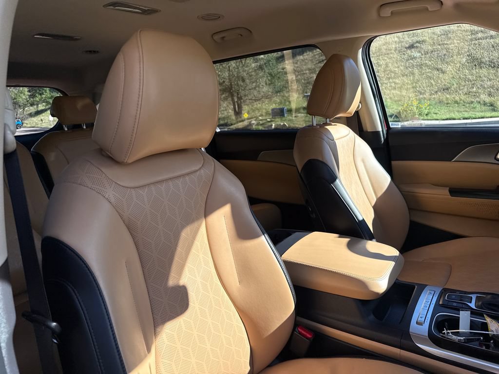 Used 2024 Kia Carnival LX FWD image 30
