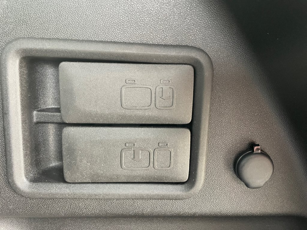 Used 2018 Chevrolet Equinox LT AWD/4WD image 34