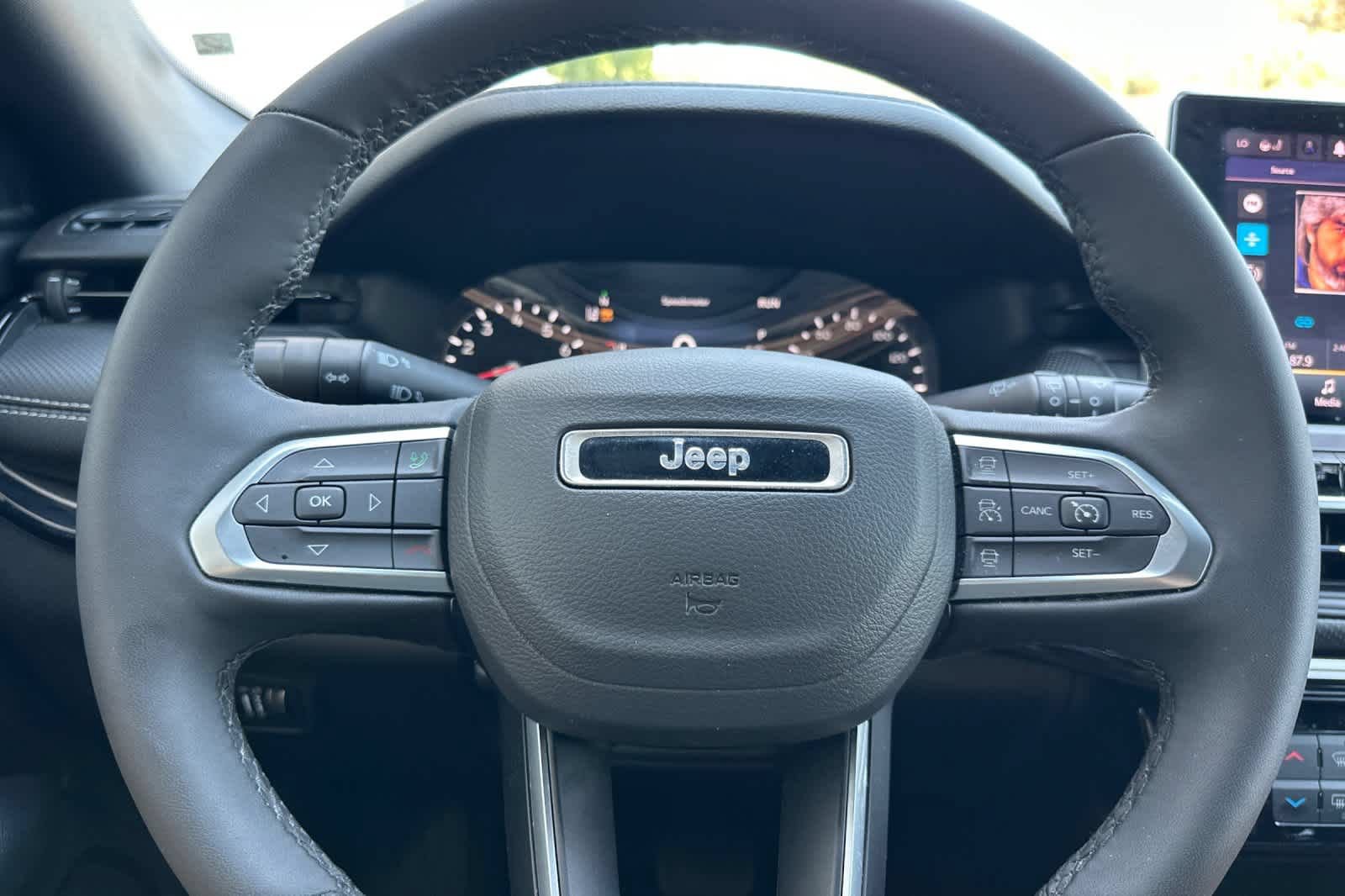Used 2023 Jeep Compass Latitude w/ Convenience Group AWD/4WD image 23