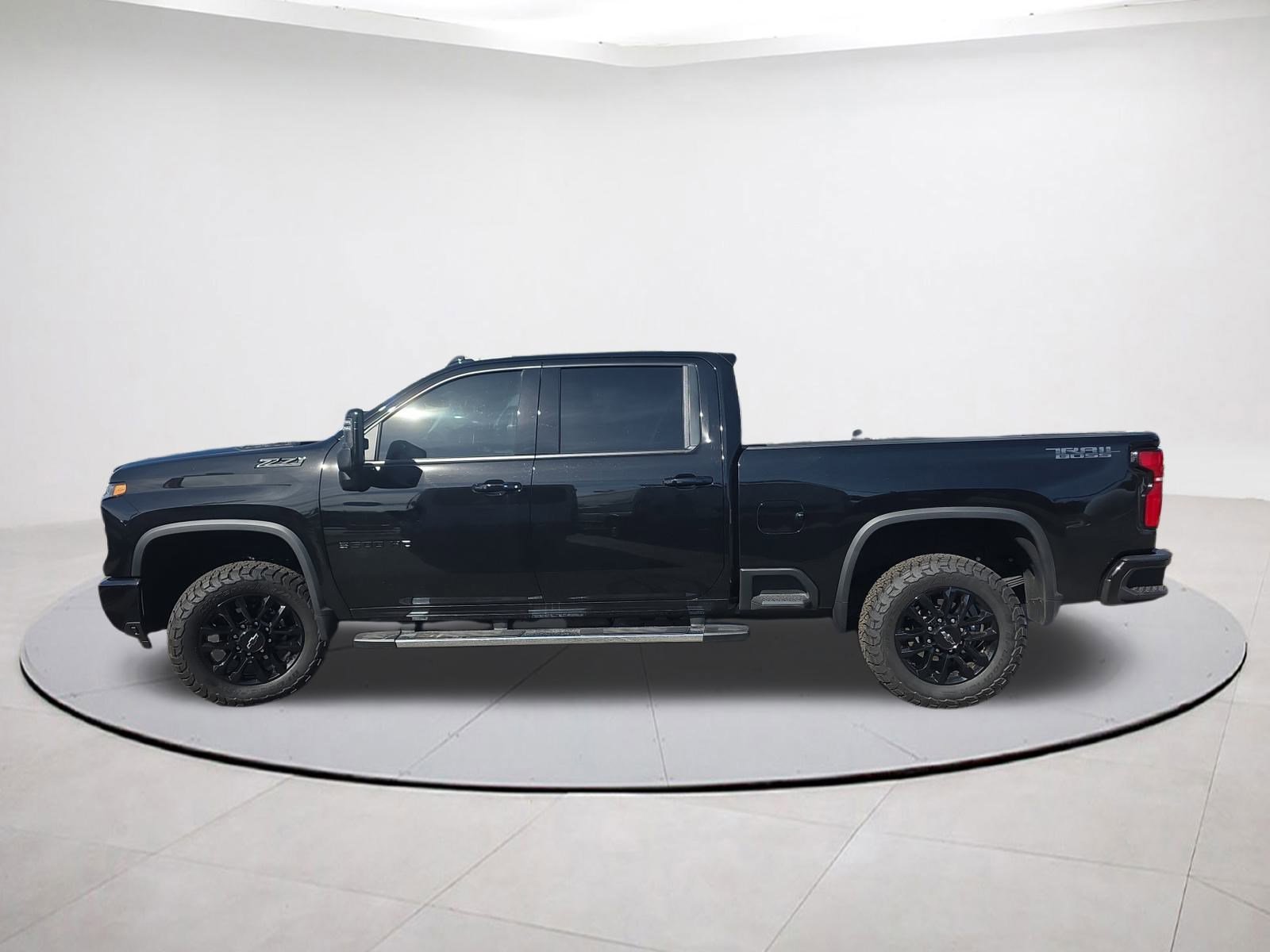 Used 2025 Chevrolet Silverado 3500 LTZ w/ LTZ Plus Package image 4