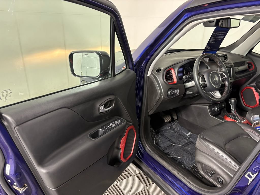 Used 2018 Jeep Renegade Trailhawk AWD/4WD image 12
