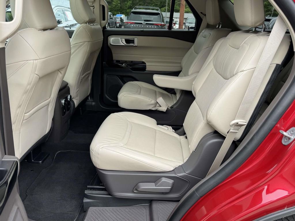 Certified 2023 Ford Explorer Platinum w/ Technology Package AWD/4WD image 17