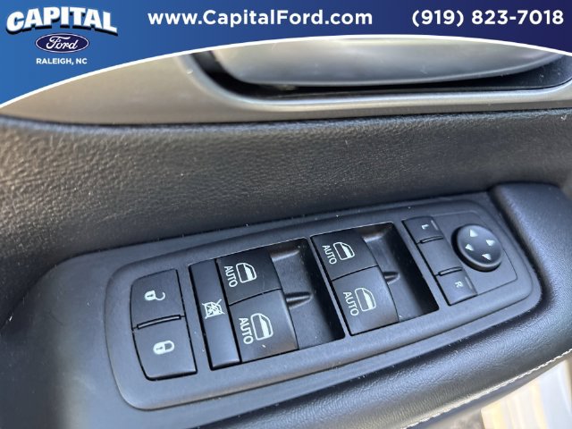 Used 2025 Chrysler Pacifica Select FWD image 21