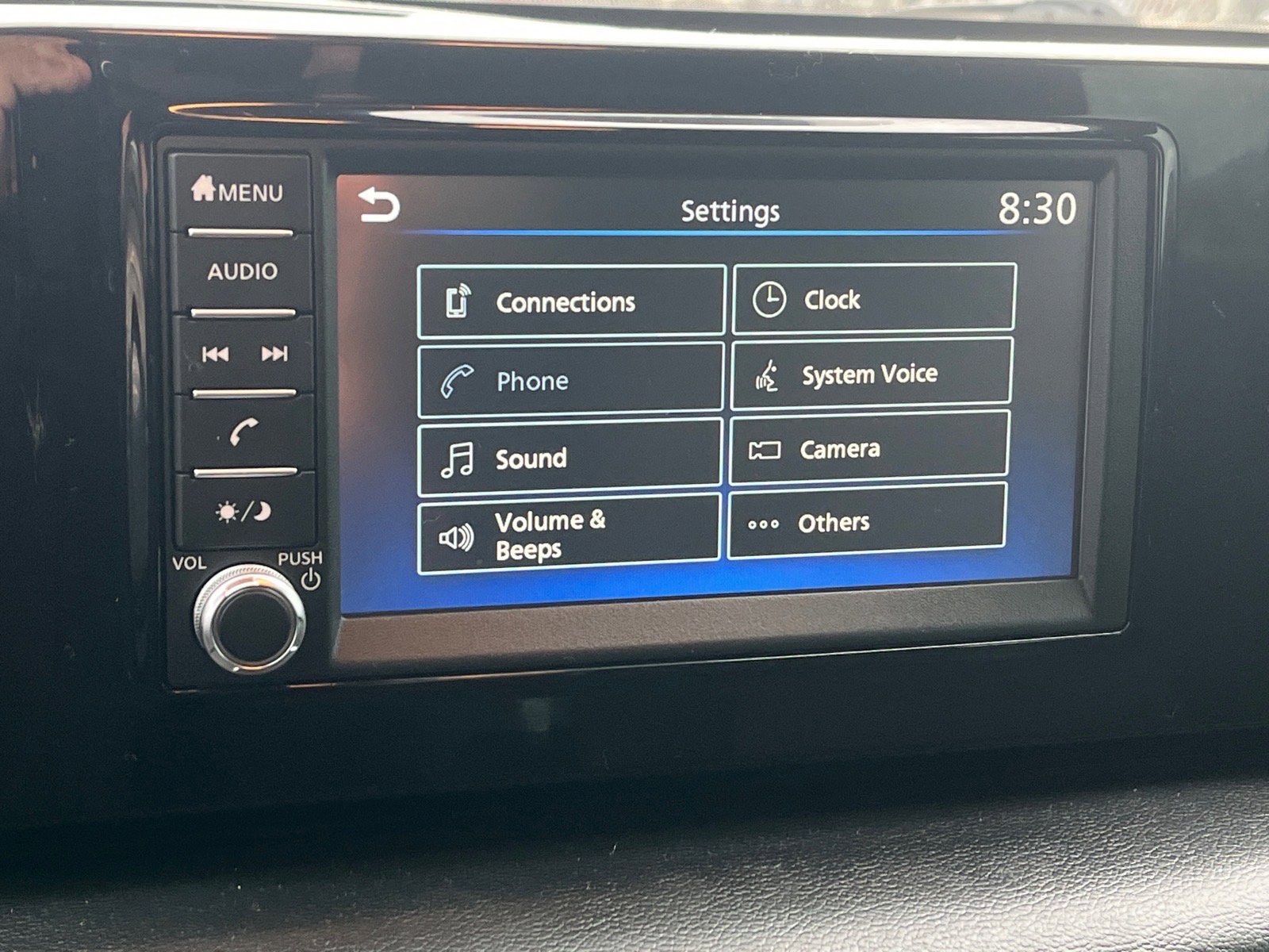 Used 2025 Nissan Kicks S w/ Charging Package image 12